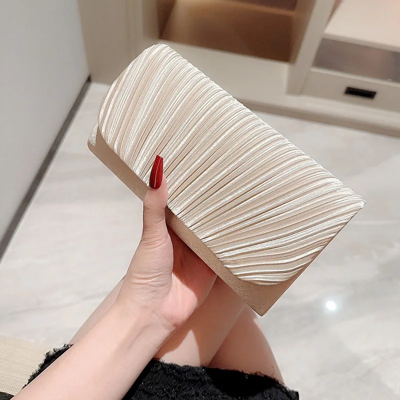 حقيبة كتف متقاطعة فاخرة بتصميم مطوي